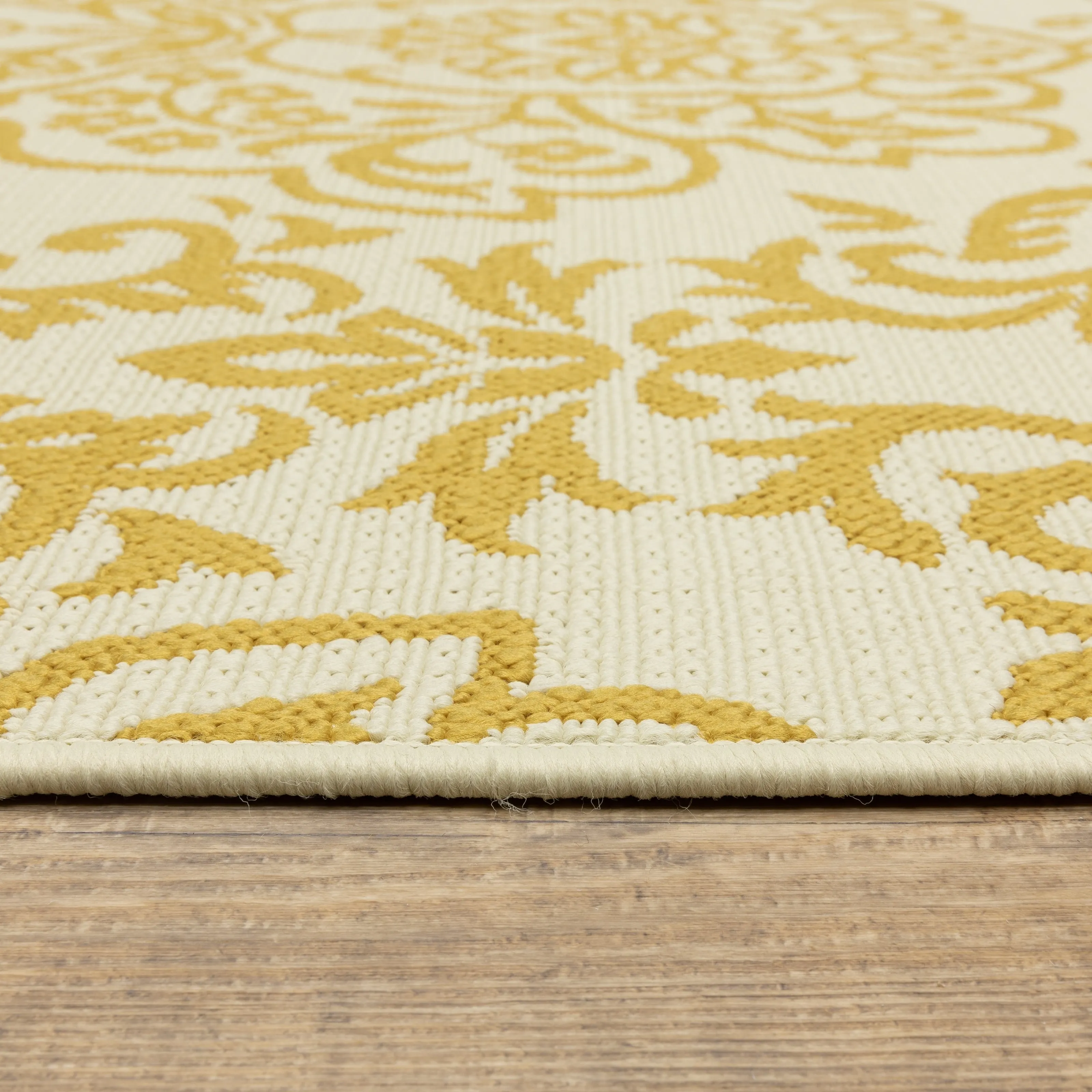 Vista Home Bletcher Floral Damask Indoor/Outdoor Area Rug