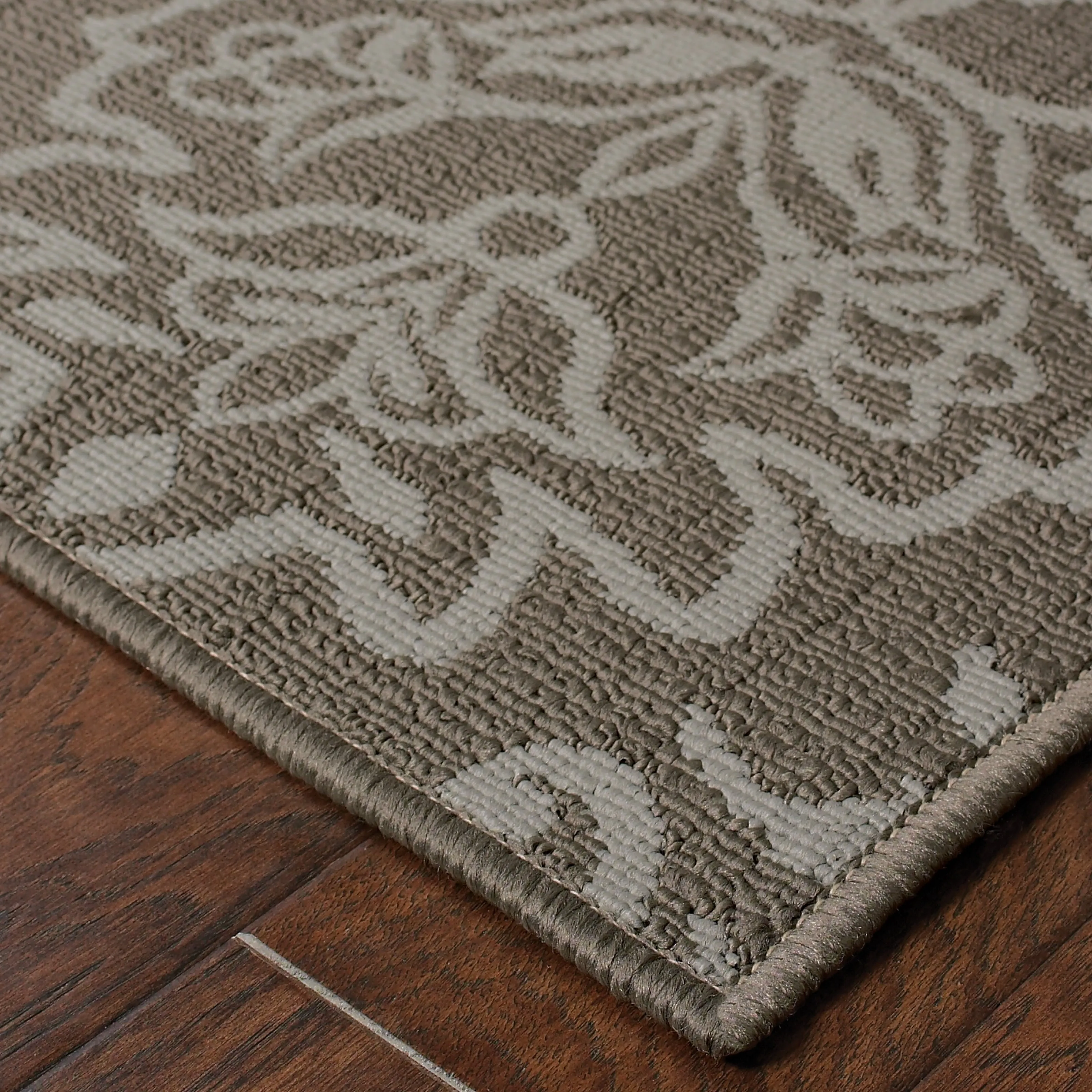 Vista Home Bletcher Floral Damask Indoor/Outdoor Area Rug