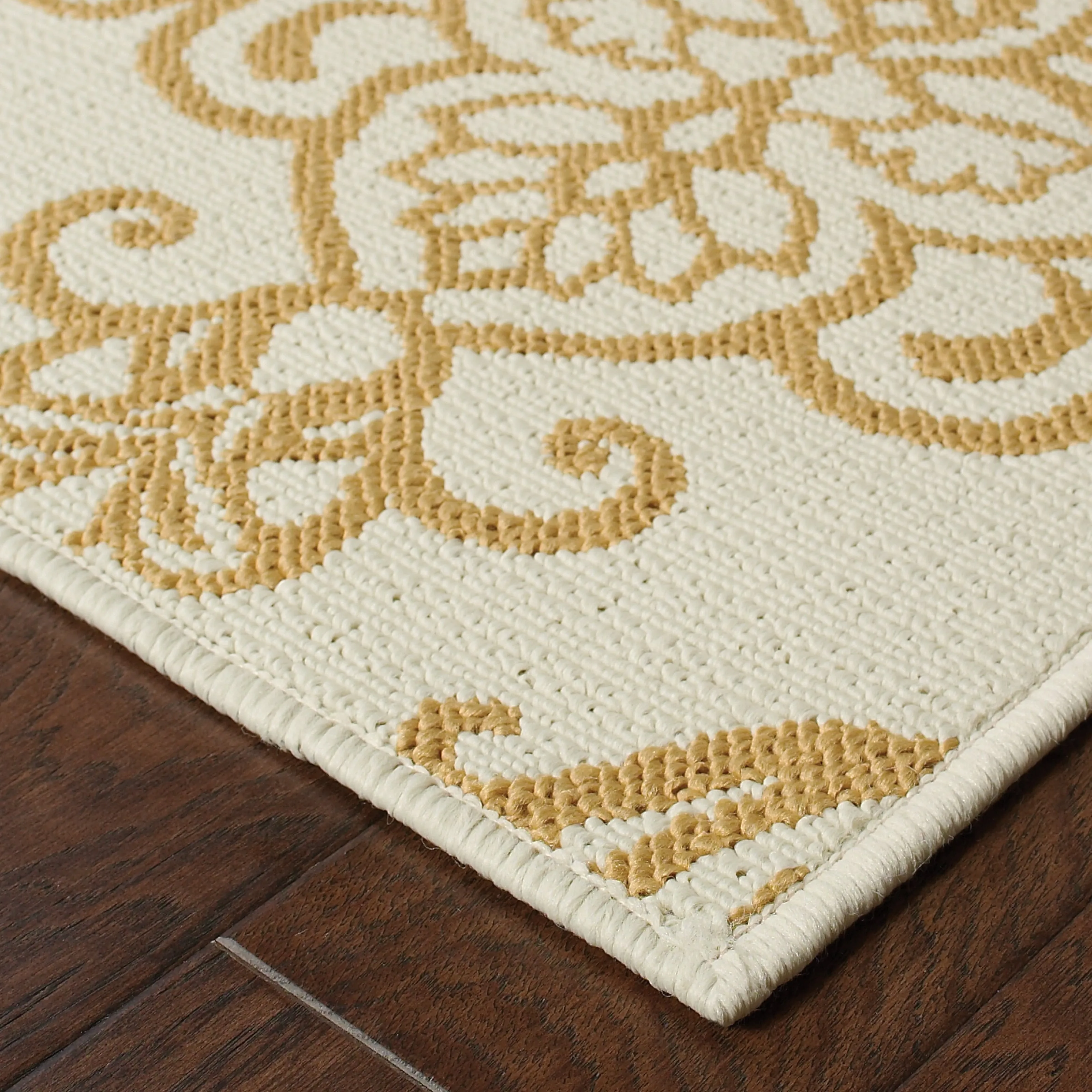 Vista Home Bletcher Floral Damask Indoor/Outdoor Area Rug
