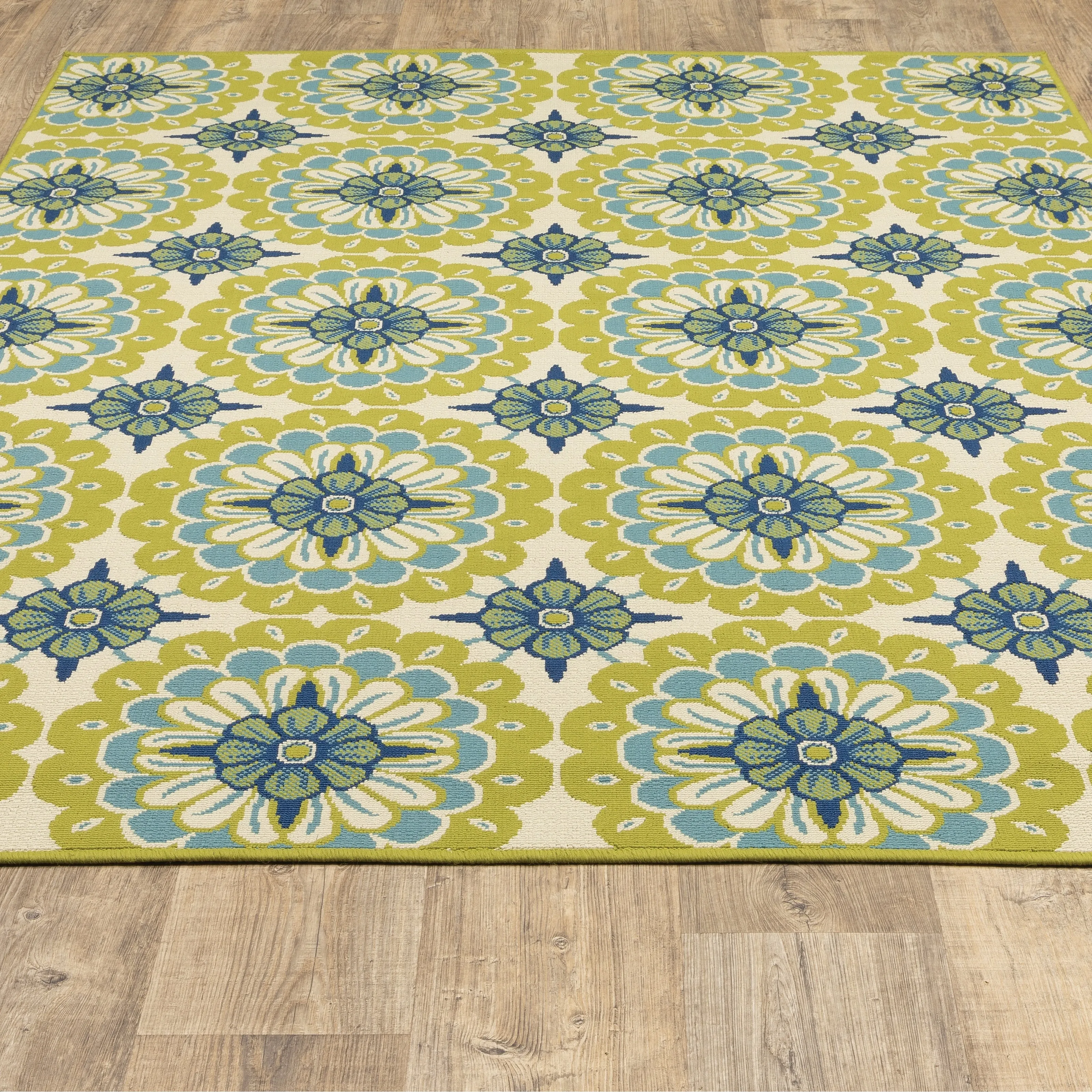 Vista Home Catalina Floral Medallions Indoor/Outdoor Area Rug--