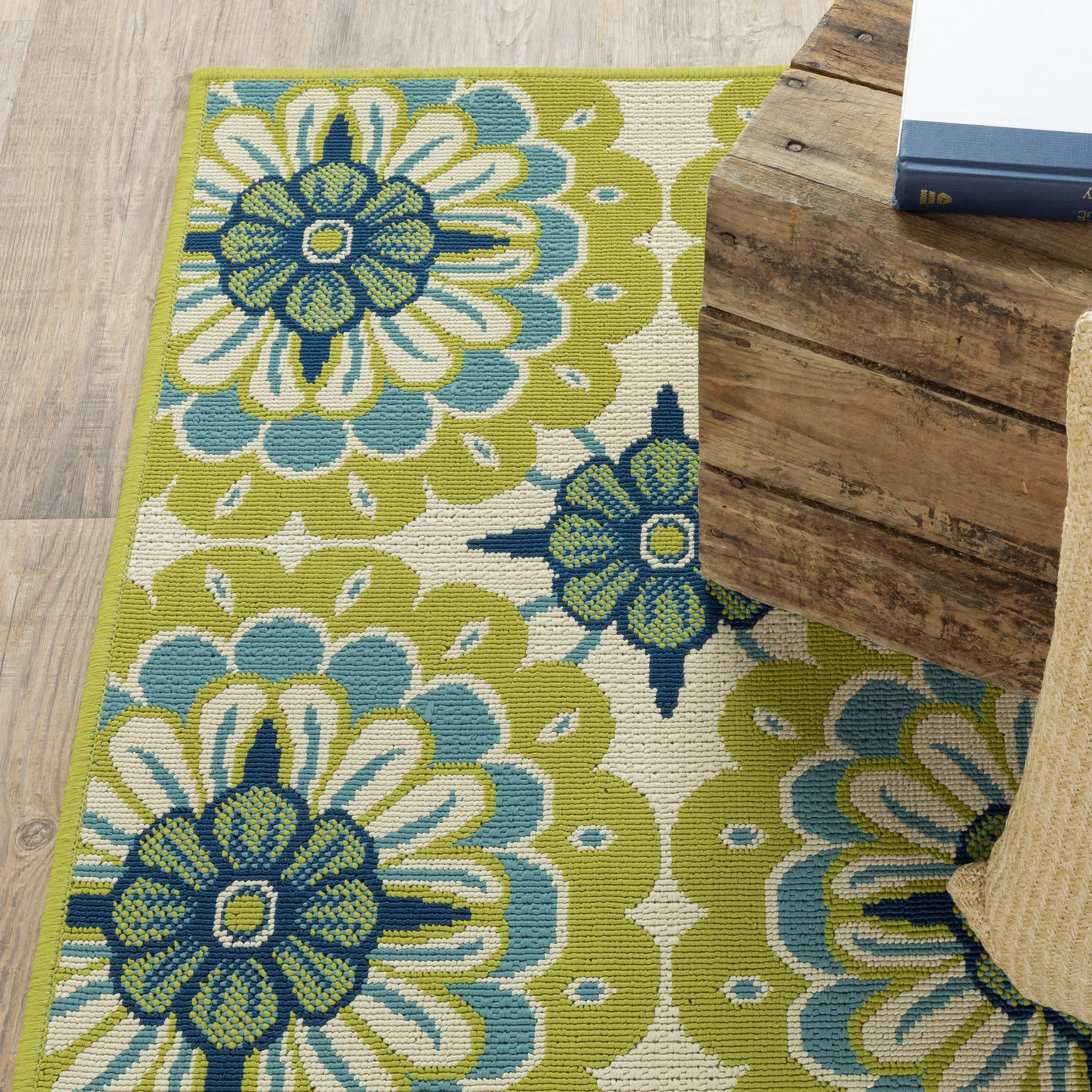 Vista Home Catalina Floral Medallions Indoor/Outdoor Area Rug--