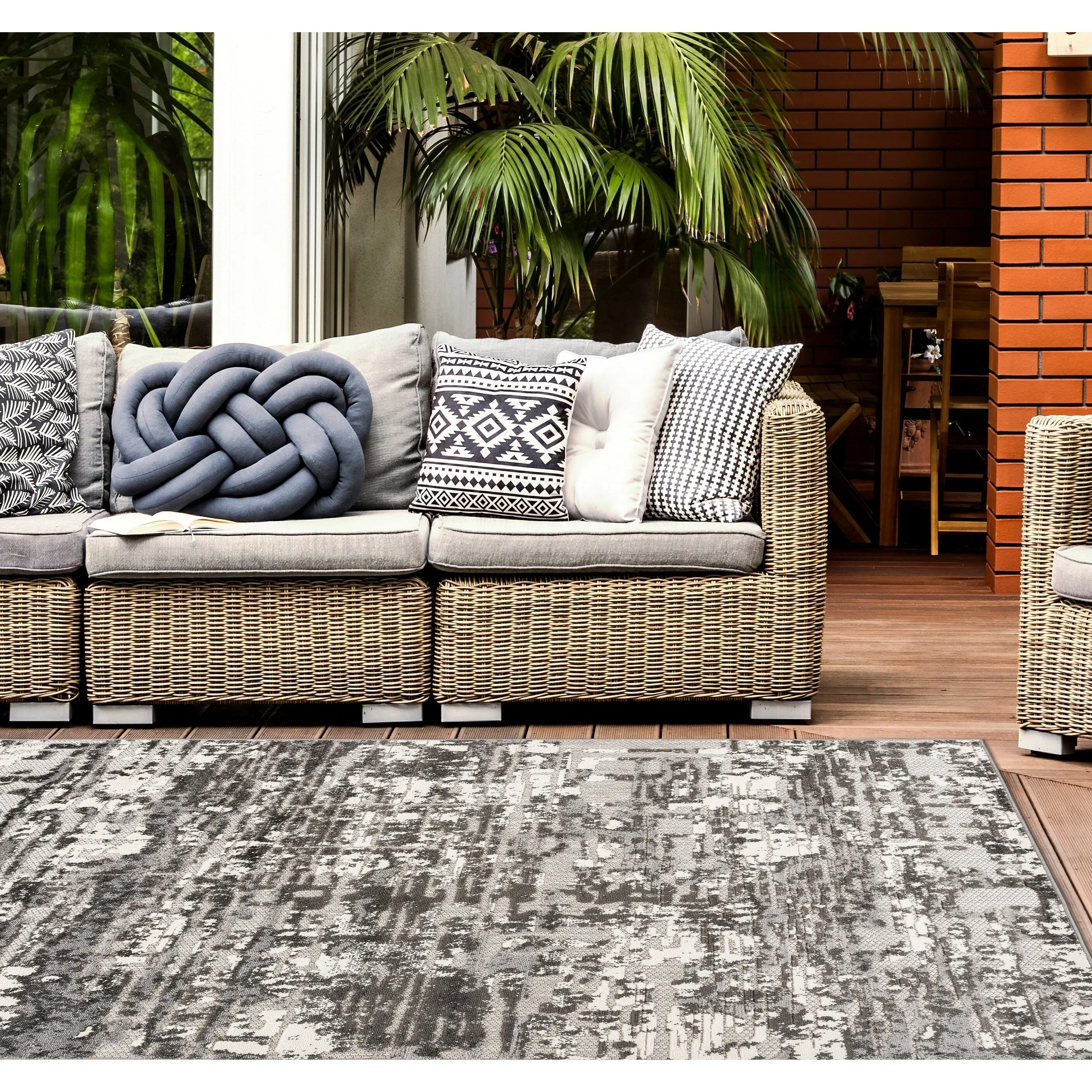 World Rug Gallery Contemporary Distressed Abstract Indoor/Outdoor Area Rug