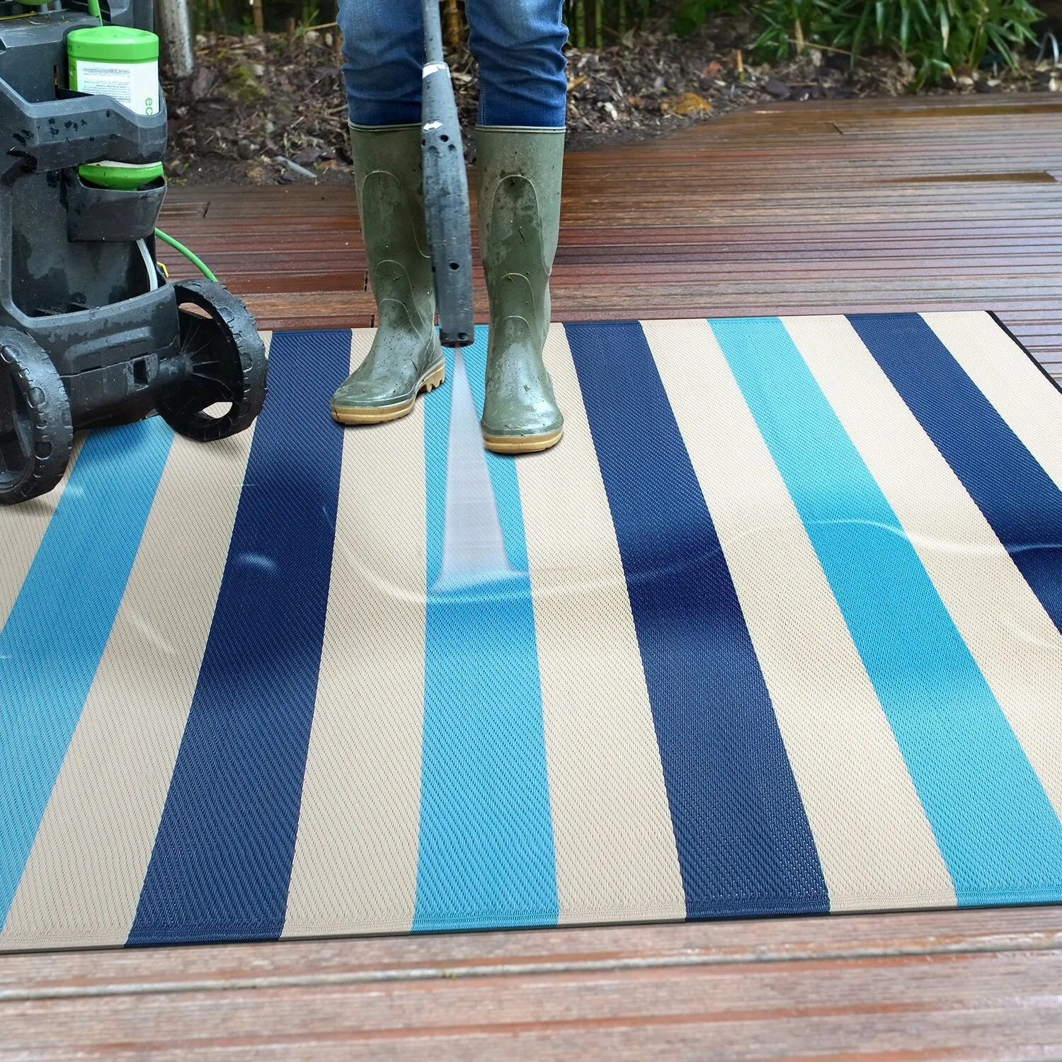 World Rug Gallery Contemporary Stripe Reversible Recycled Plastic Outdoor Rugs