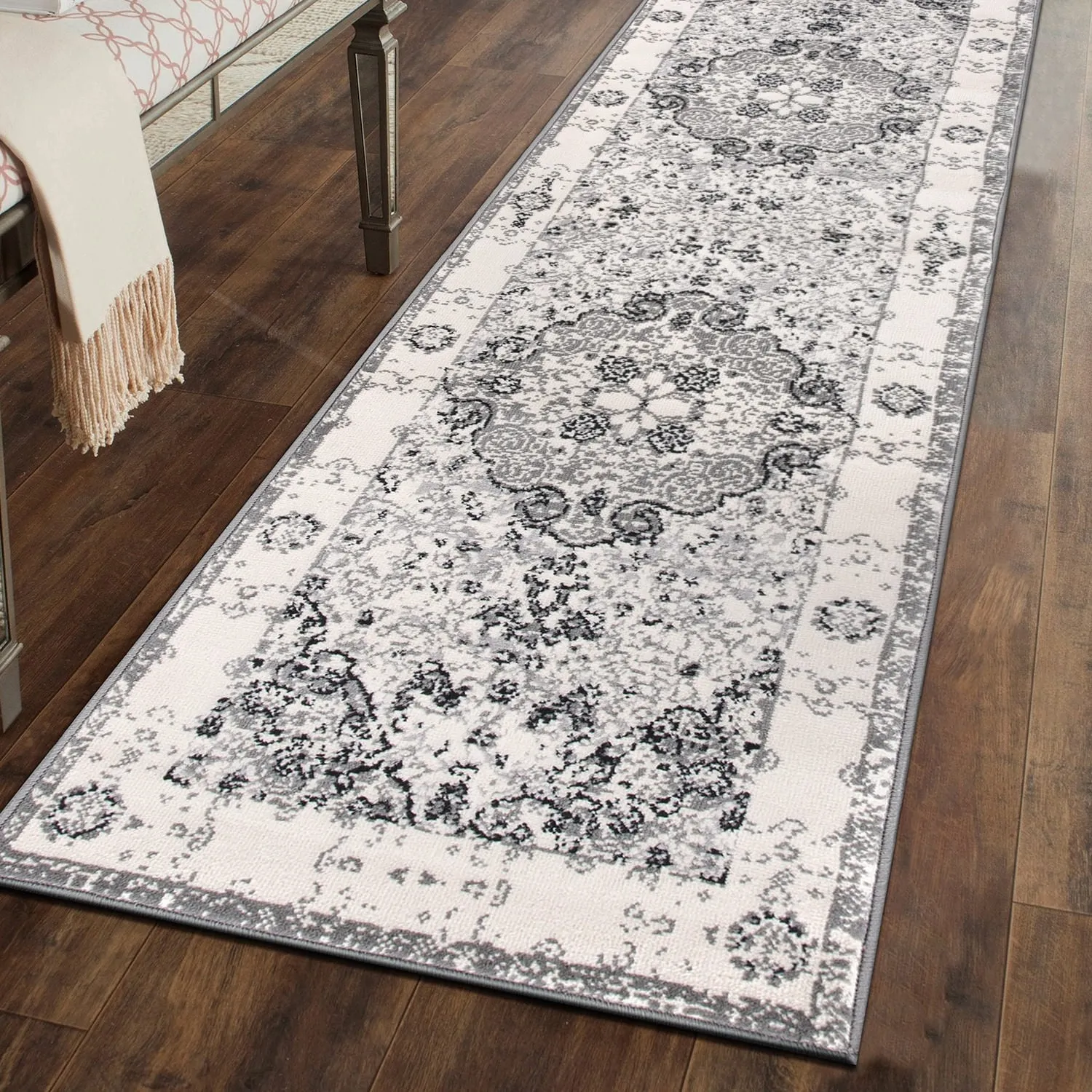 World Rug Gallery Vintage Oriental Distressed Medallion Rug